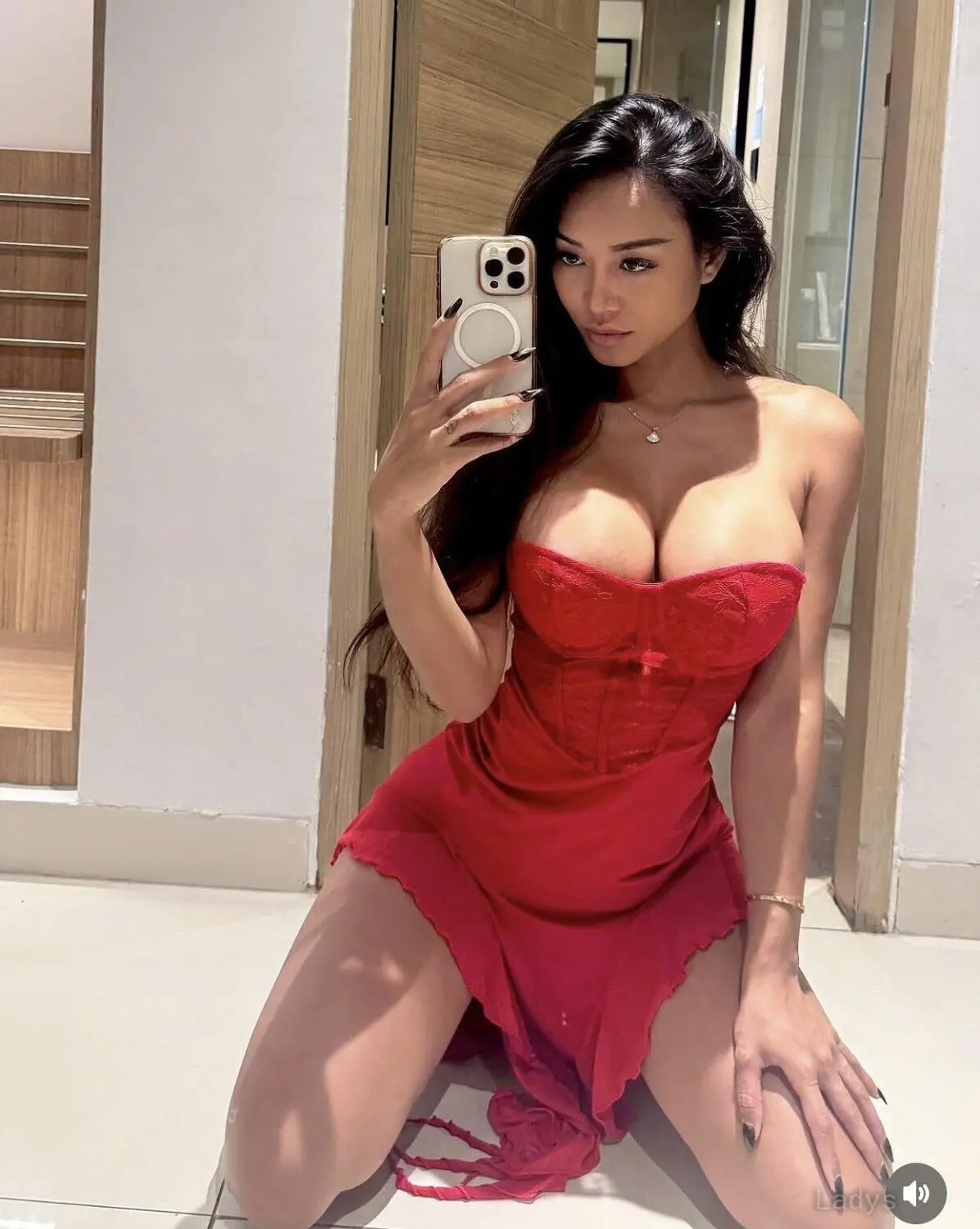 Kelly, 22 years latina escorts girl, height 166 sm, Weight  kg, listcrawler Al Khobar