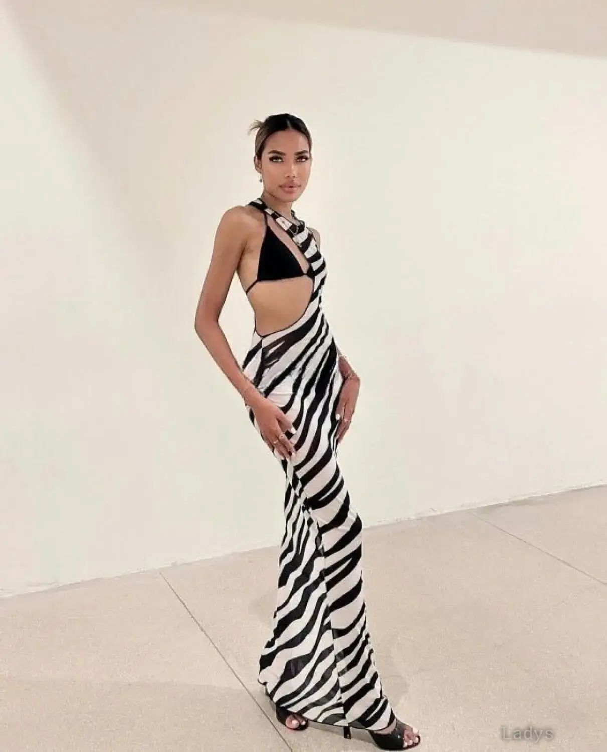 AMANDA, 20 years latina escorts girl, height 165 sm, Weight 47 kg, listcrawler Bali