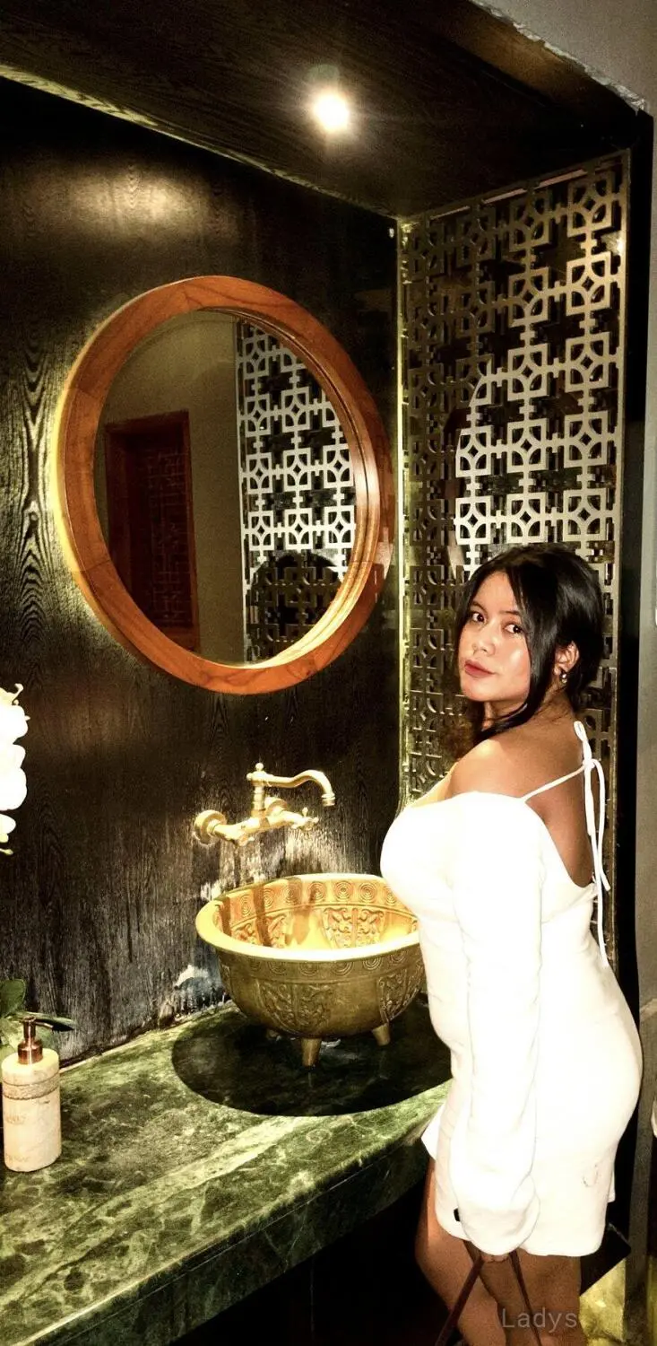 Felicyia, 22 years latina escorts girl, height 162 sm, Weight  kg, listcrawler Bali