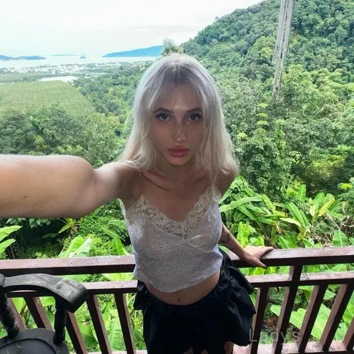 Mia, 19 years latina escorts girl, height 172 sm, Weight 55 kg, listcrawler Bali