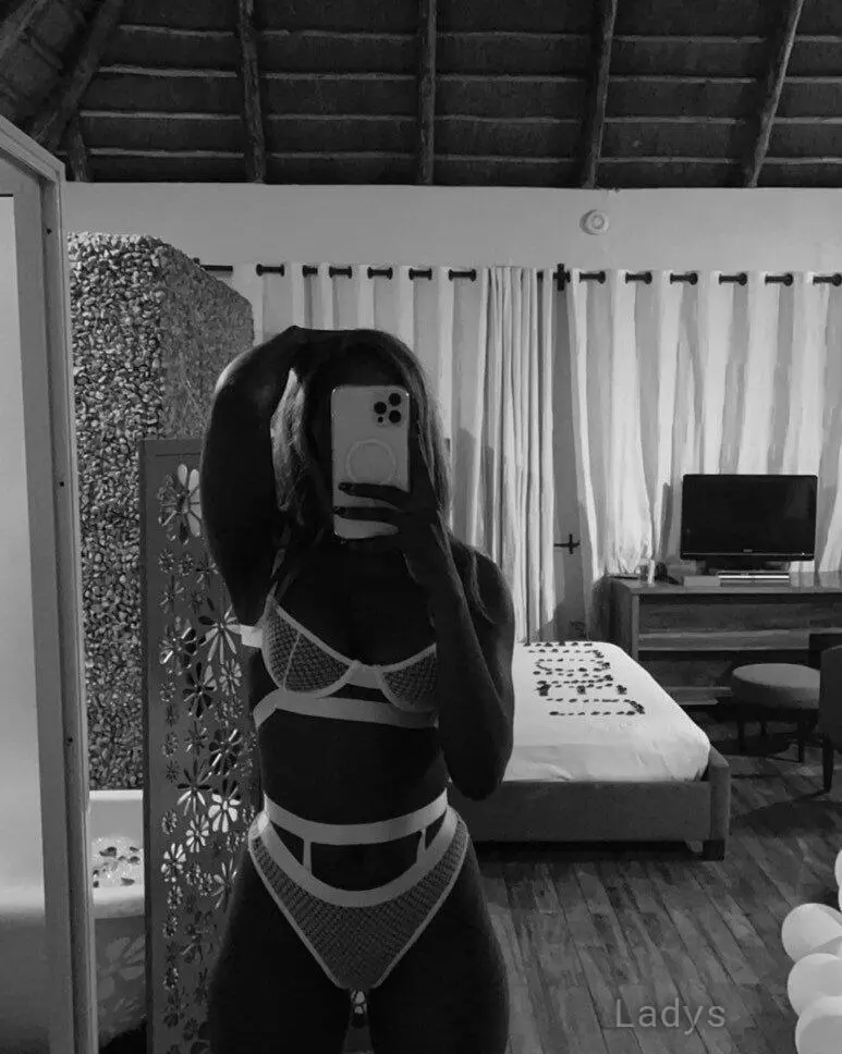 Naomi, 24 years latina escorts girl, height 158 sm, Weight kg, listcrawler Bali