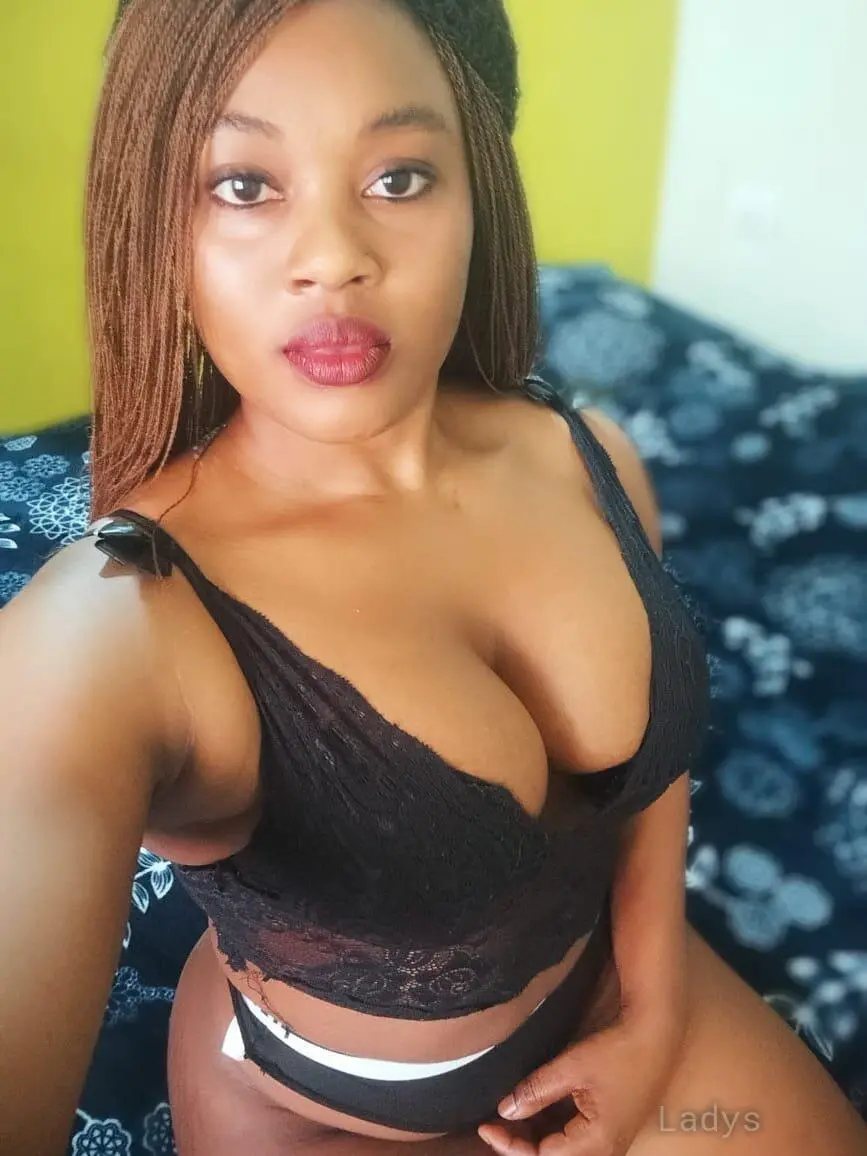 Himani, 25 years latina escorts girl, height 154 sm, Weight kg, listcrawler Bangalore