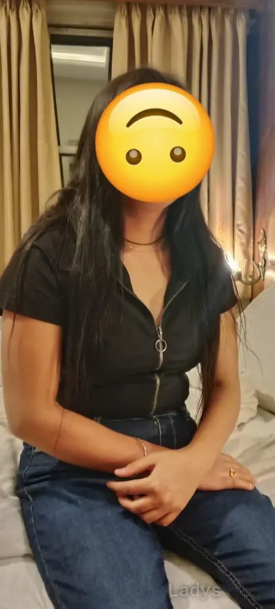 Priya, 23 years latina escorts girl, height 156 sm, Weight  kg, listcrawler Bangalore