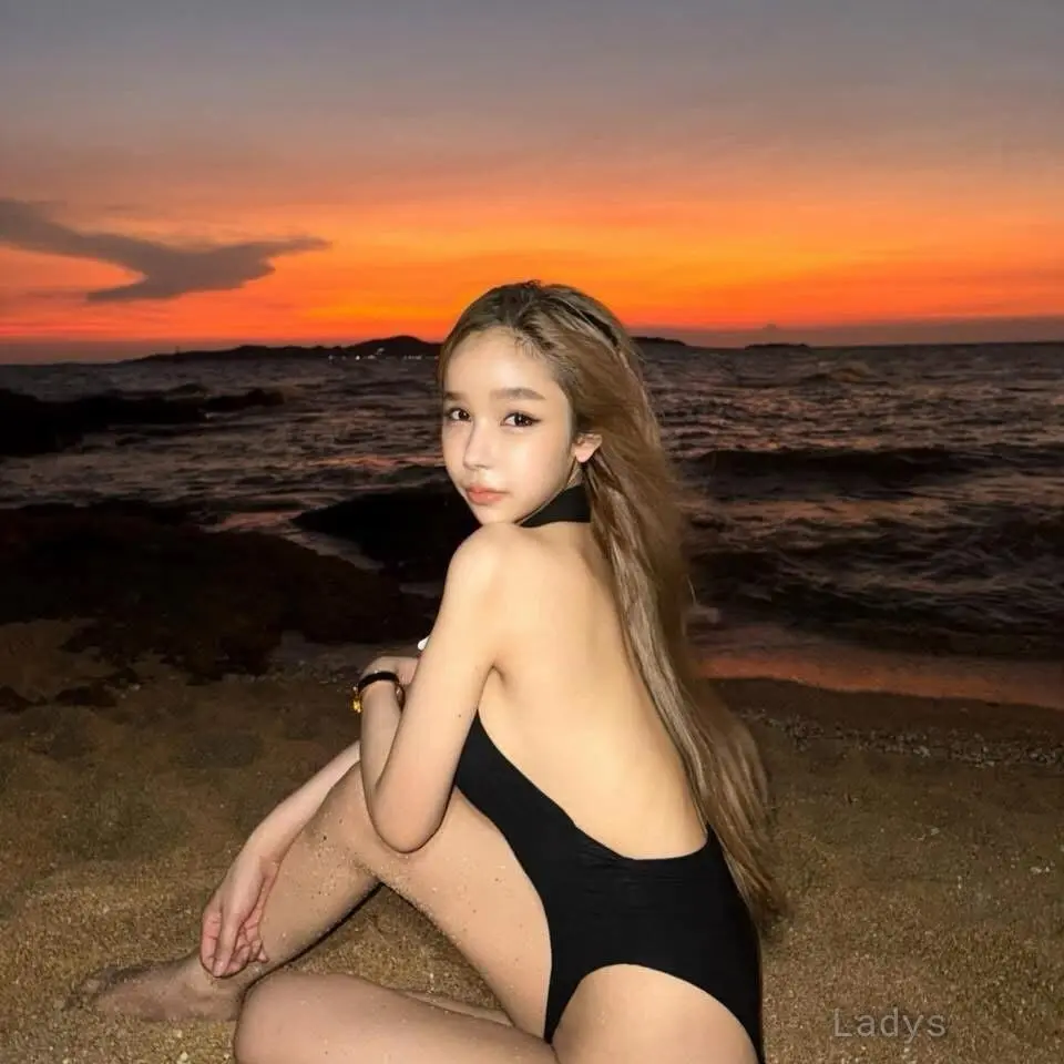Emily, 24 years latina escorts girl, height 162 sm, Weight  kg, listcrawler Bangkok