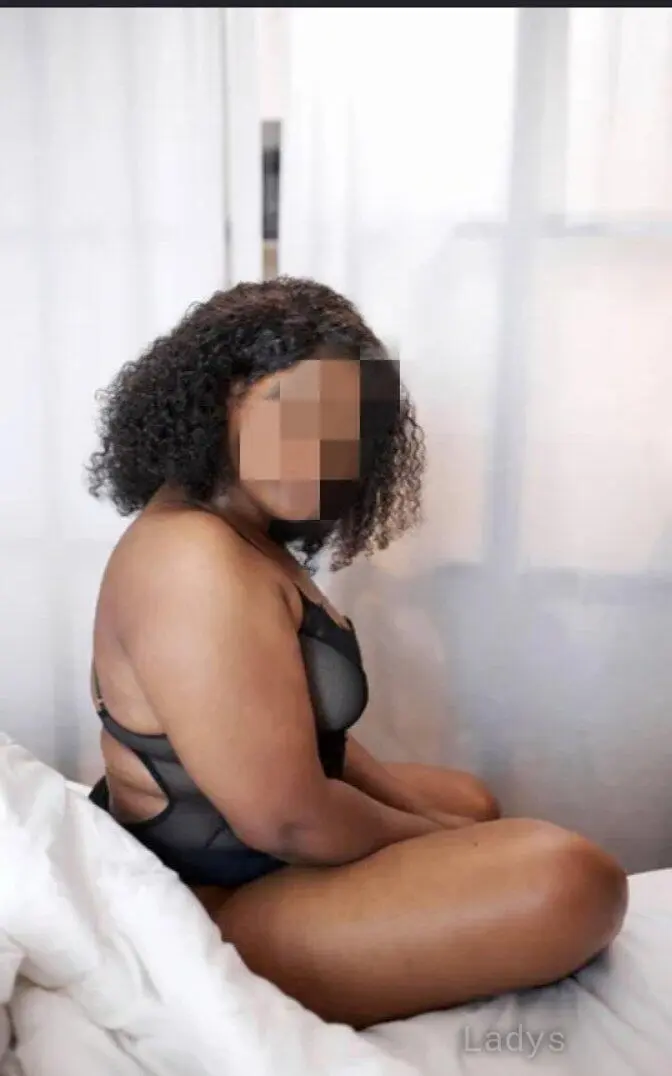Mia, 25 years latina escorts girl, height 165 sm, Weight kg, listcrawler Cairo