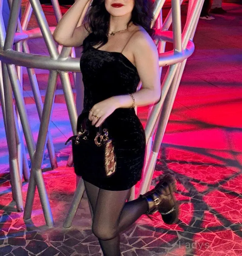 Reem, 22 years latina escorts girl, height 172 sm, Weight  kg, listcrawler Cairo