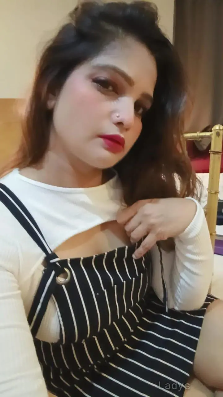 Simran, 21 years latina escorts girl, height 170 sm, Weight  kg, listcrawler Chandigarh