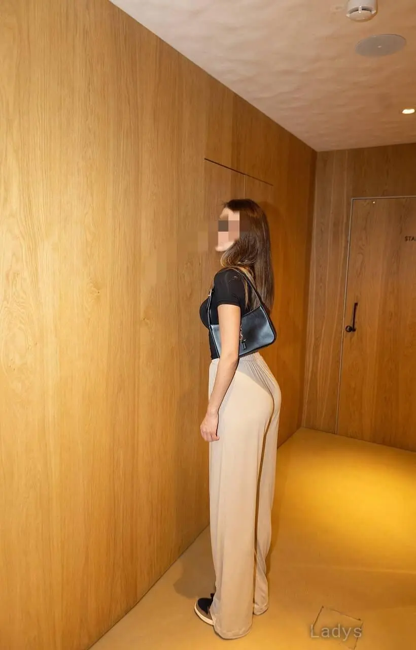 Roshni, 21 years latina escorts girl, height 154 sm, Weight  kg, listcrawler Chennai