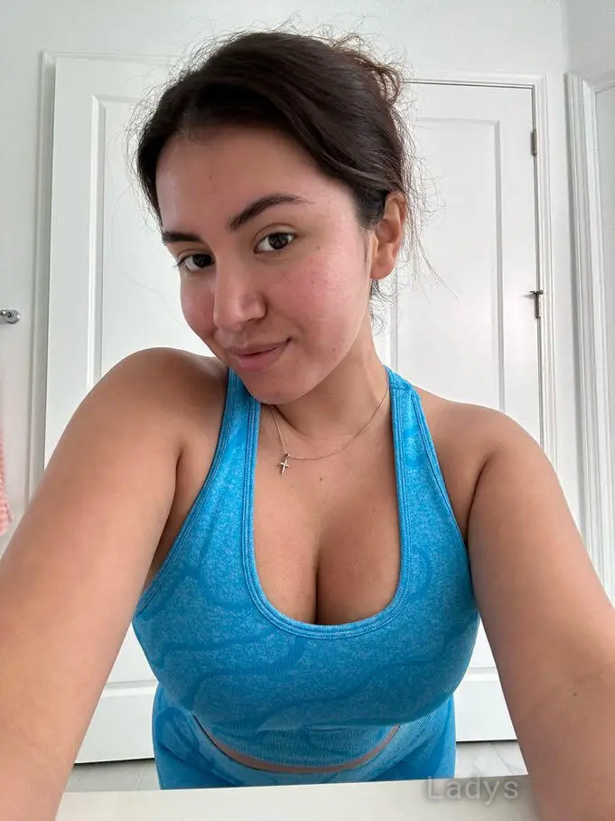 Julia, 27 years latina escorts girl, height 172 sm, Weight 44 kg, listcrawler Chicago