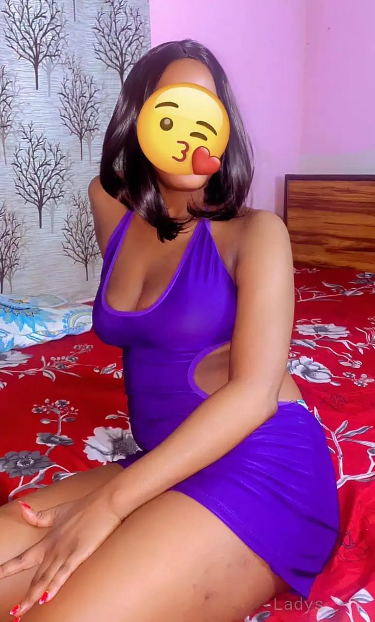African Escort Girl & 🌬Ac Room 🥶🌬️, 25 years latina escorts girl, height  sm, Weight  kg, listcrawler Delhi