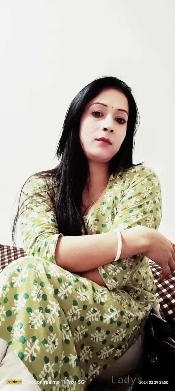 Cassie, 60 years latina escorts girl, height 172 sm, Weight kg, listcrawler Delhi