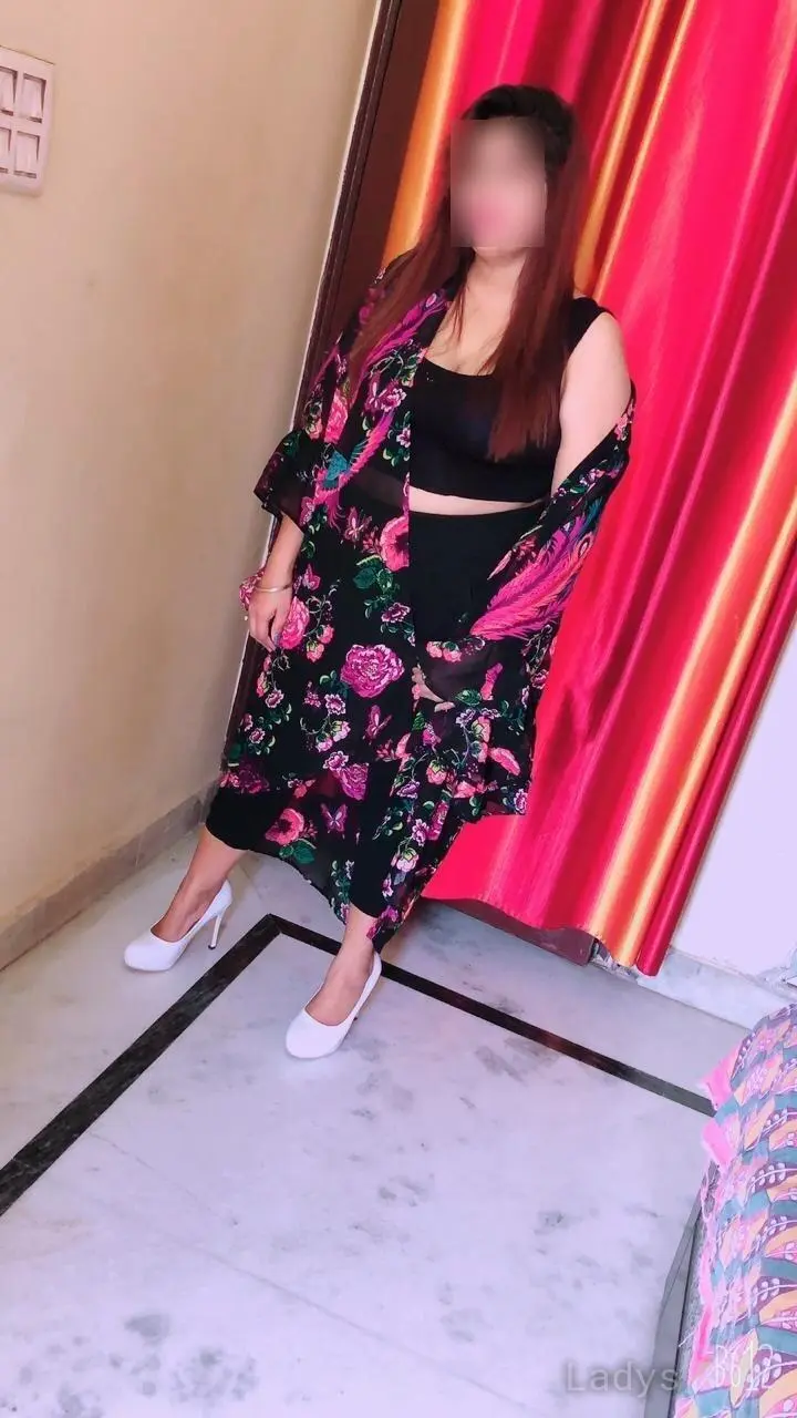 Riya, 32 years latina escorts girl, height 162 sm, Weight kg, listcrawler Delhi
