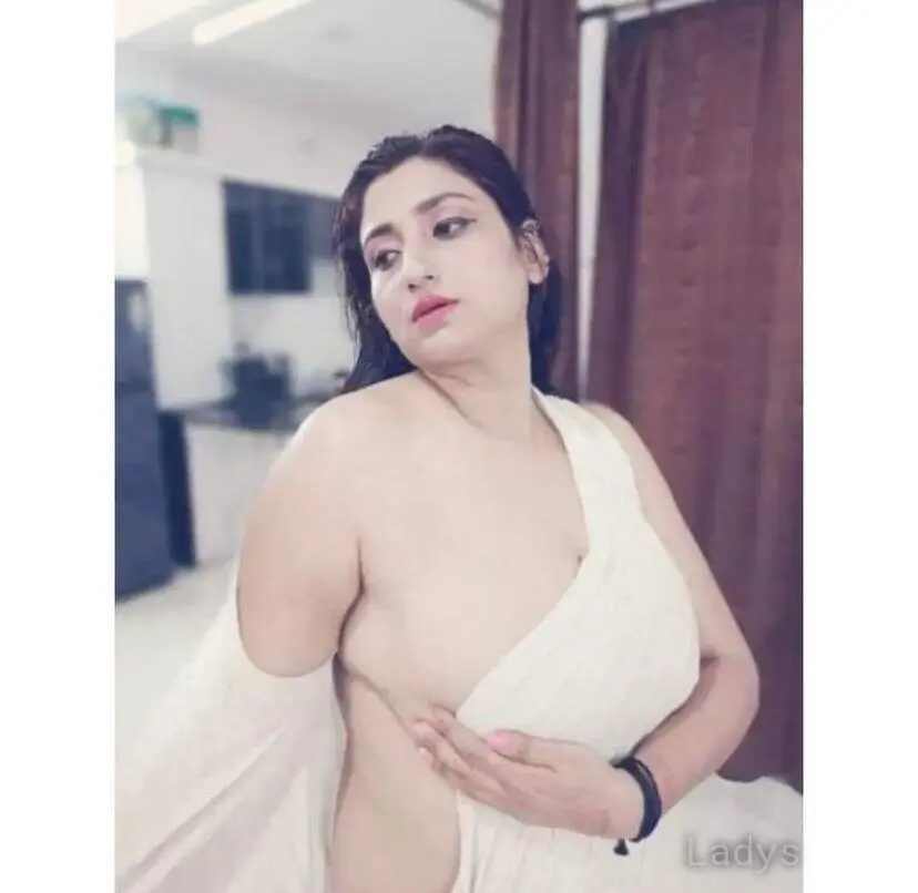 Sumita Sanyal, 32 years latina escorts girl, height 155 sm, Weight  kg, listcrawler Delhi
