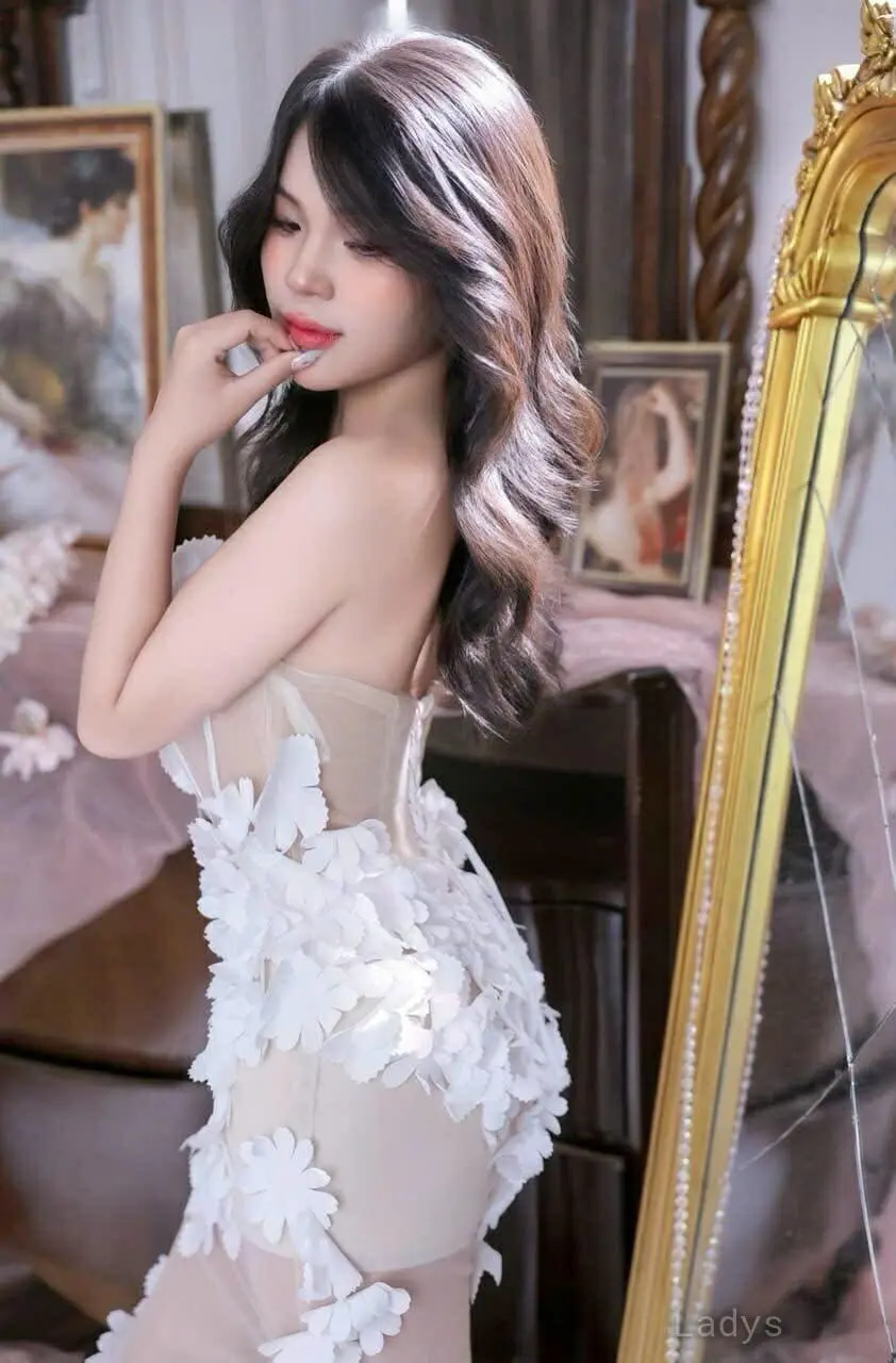 Lily, 25 years latina escorts girl, height 170 sm, Weight kg, listcrawler Doha