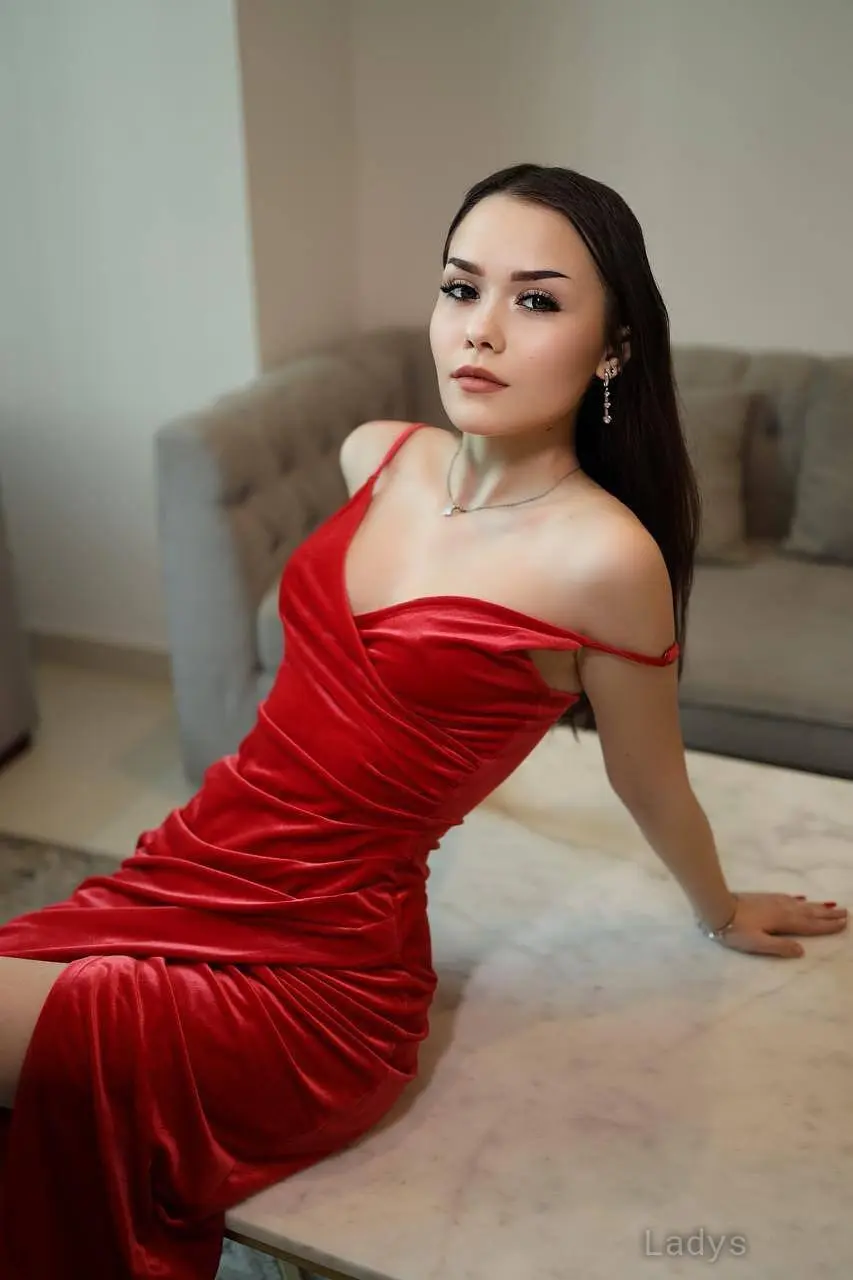 Mia, 18 years latina escorts girl, height 170 sm, Weight  kg, listcrawler Doha