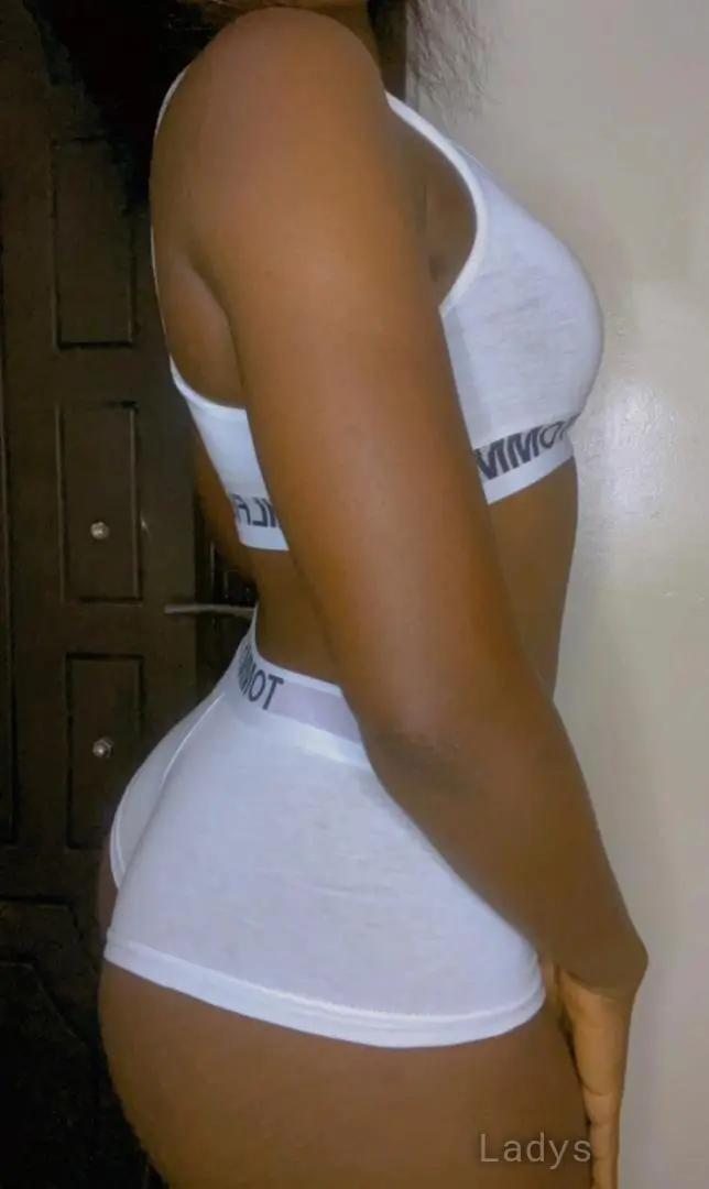 Skye, 25 years latina escorts girl, height 154 sm, Weight  kg, listcrawler Doha