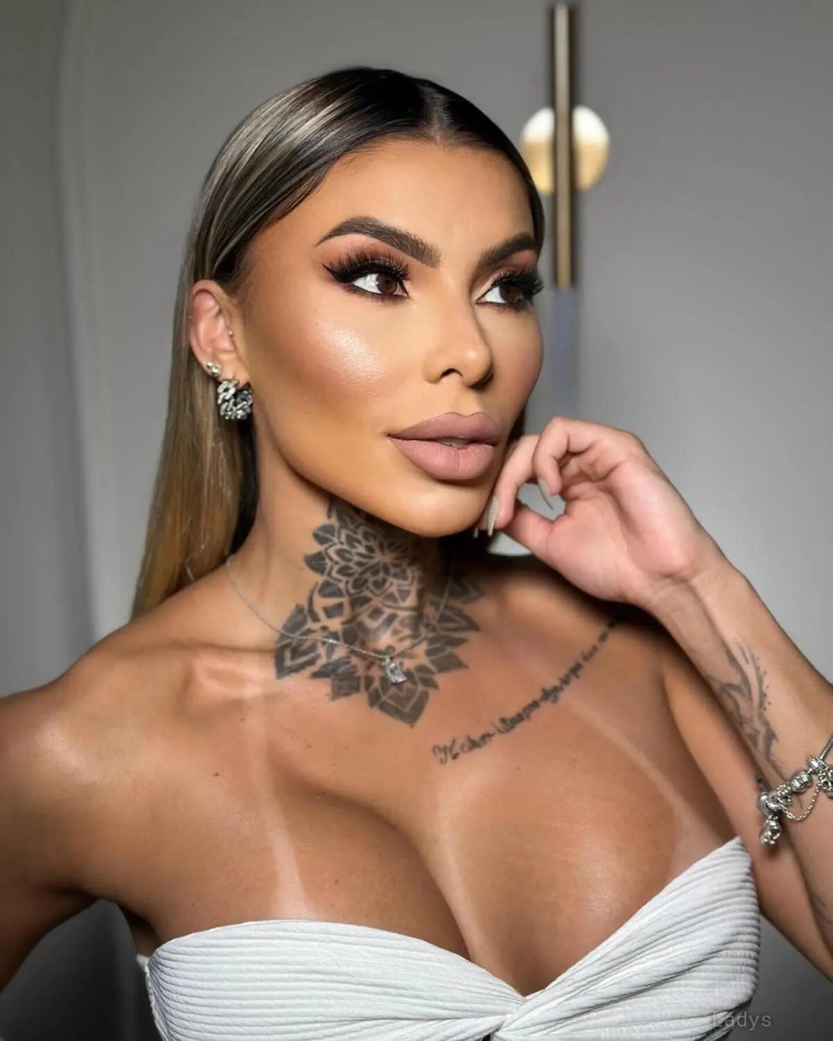 Antonella, 24 years latina escorts girl, height 166 sm, Weight  kg, listcrawler Dubai