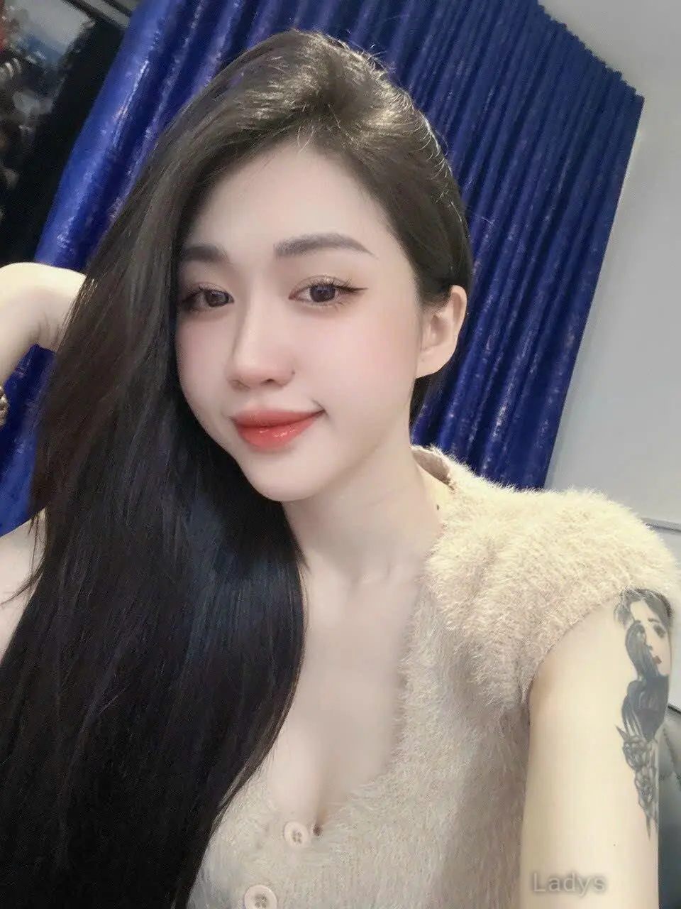 Camy, 21 years latina escorts girl, height 163 sm, Weight  kg, listcrawler Dubai