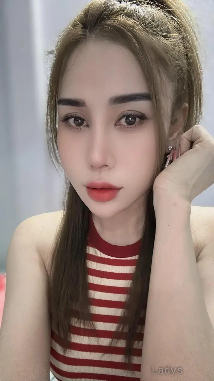 Elinda, 24 years latina escorts girl, height 168 sm, Weight  kg, listcrawler Dubai