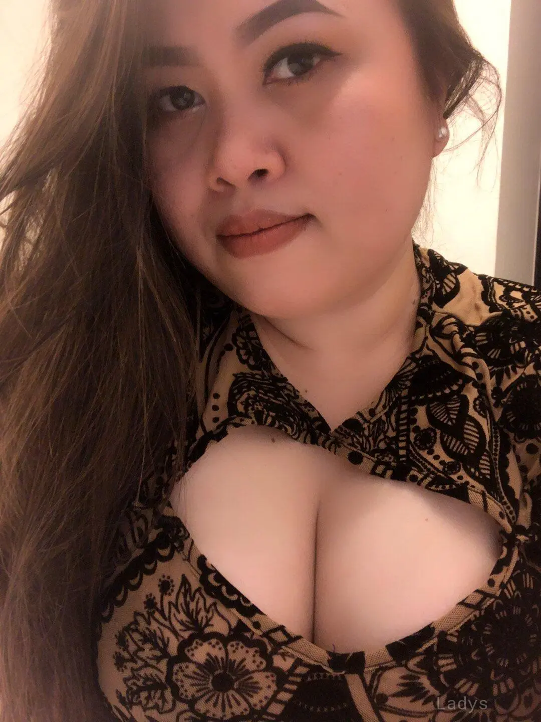 Gina, 36 years latina escorts girl, height 165 sm, Weight  kg, listcrawler Dubai