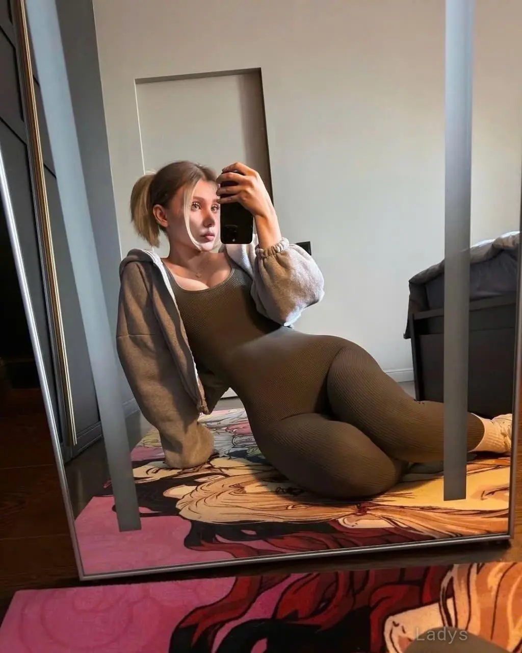 Hennry, 23 years latina escorts girl, height 168 sm, Weight  kg, listcrawler Dubai
