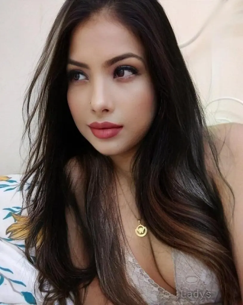 Kareena1, 25 years latina escorts girl, height 160 sm, Weight  kg, listcrawler Dubai