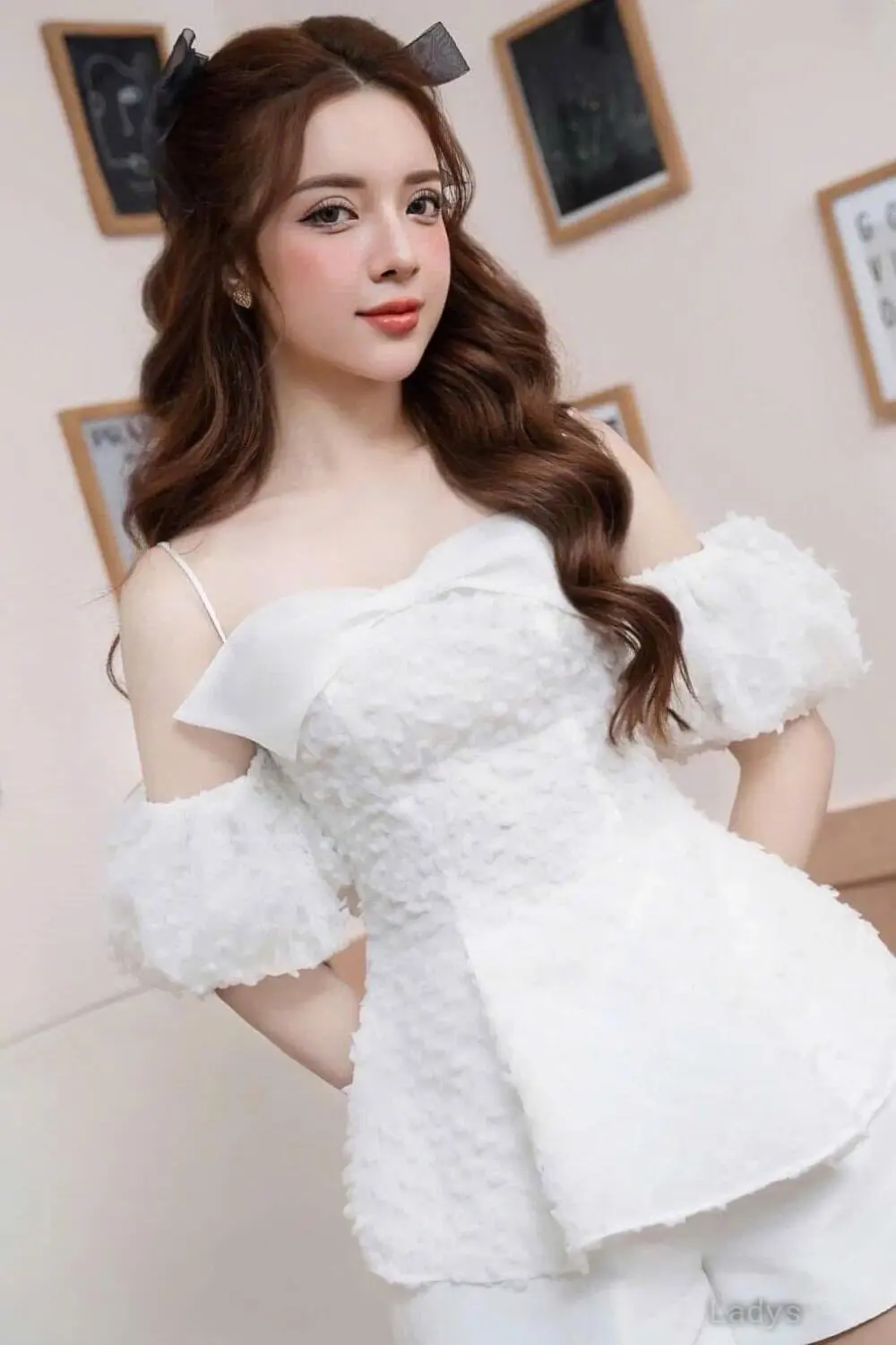 Lili, 23 years latina escorts girl, height 161 sm, Weight  kg, listcrawler Dubai