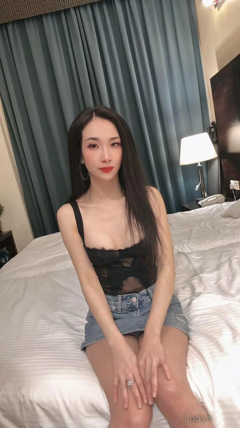 Mia, 25 years latina escorts girl, height 160 sm, Weight  kg, listcrawler Dubai