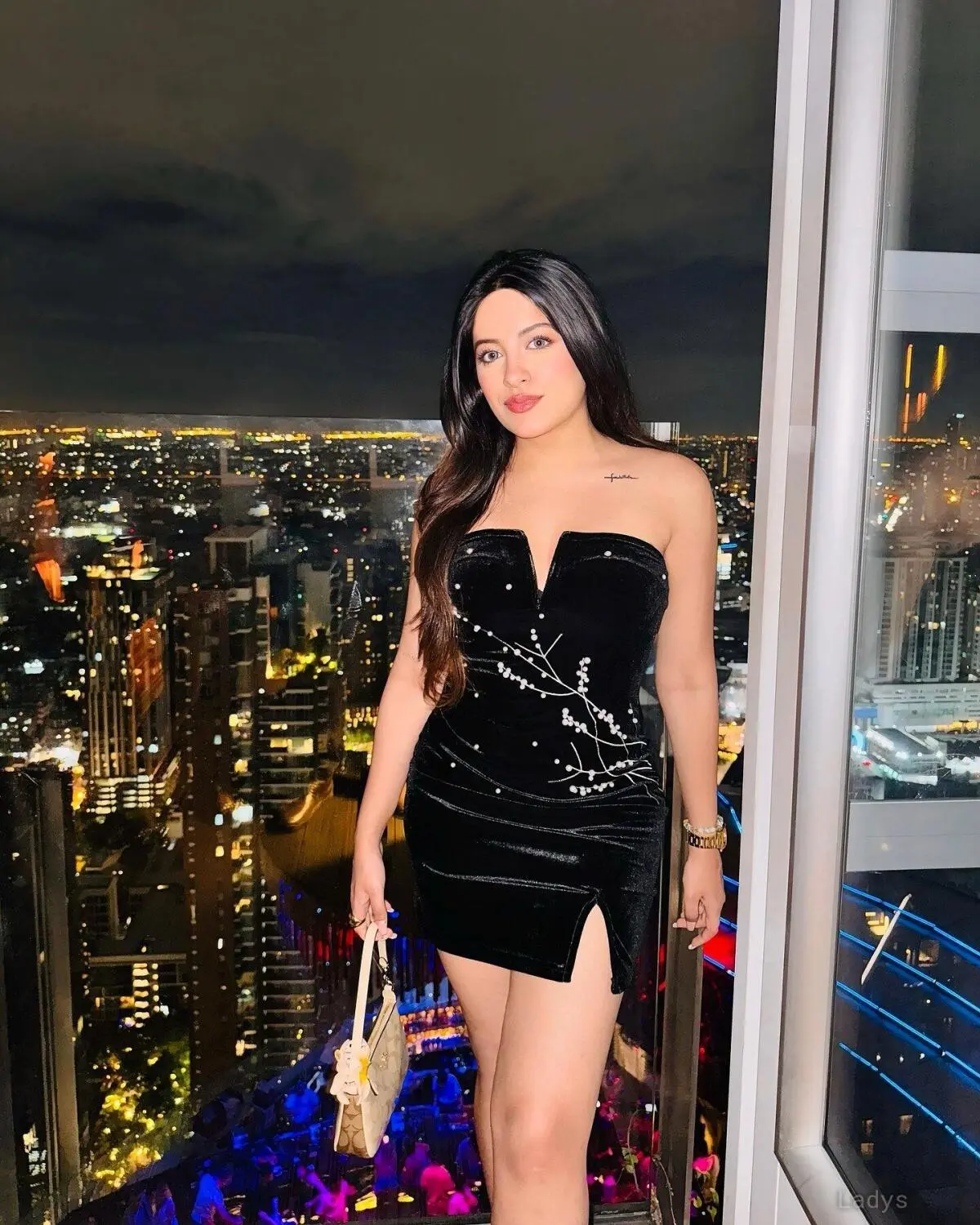 Nikita, 21 years latina escorts girl, height 166 sm, Weight kg, listcrawler Dubai