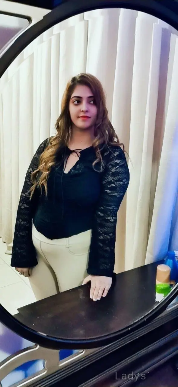 Pooja, 23 years latina escorts girl, height 167 sm, Weight  kg, listcrawler Dubai