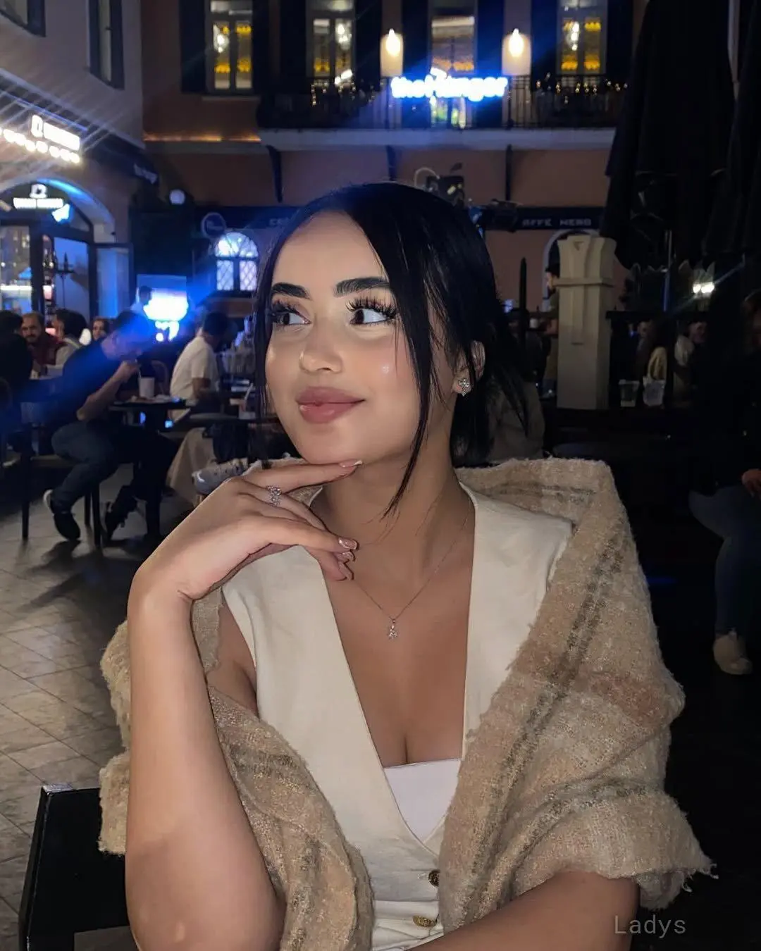 Roxanne, 23 years latina escorts girl, height 171 sm, Weight  kg, listcrawler Dubai