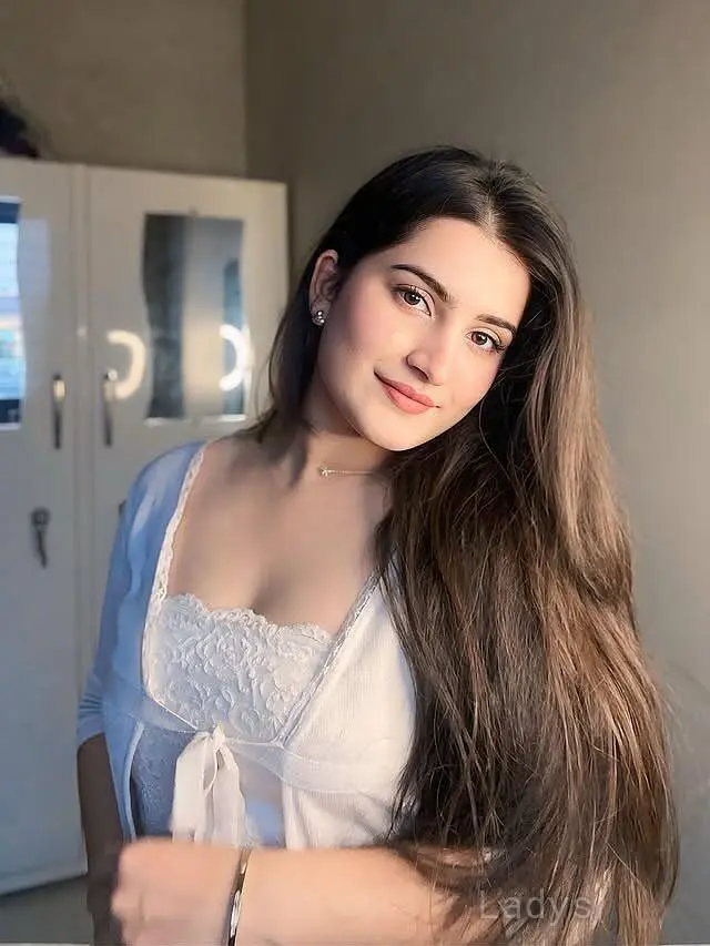 Simran, 22 years latina escorts girl, height 170 sm, Weight  kg, listcrawler Dubai