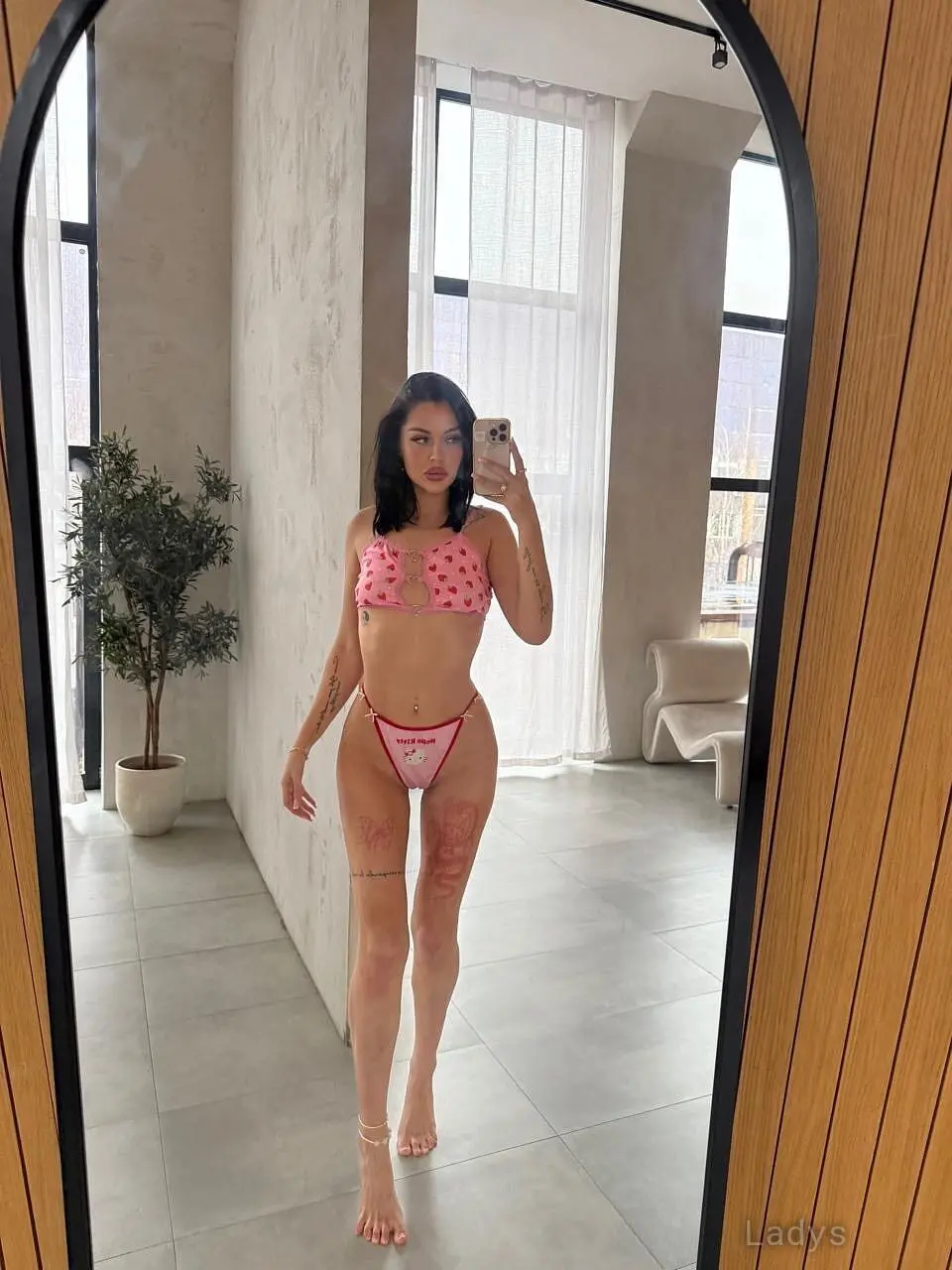 Vasilisa Gorgeus, 25 years latina escorts girl, height 175 sm, Weight  kg, listcrawler Dubai
