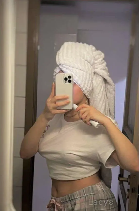 Kamar, 23 years latina escorts girl, height 160 sm, Weight kg, listcrawler Erbil