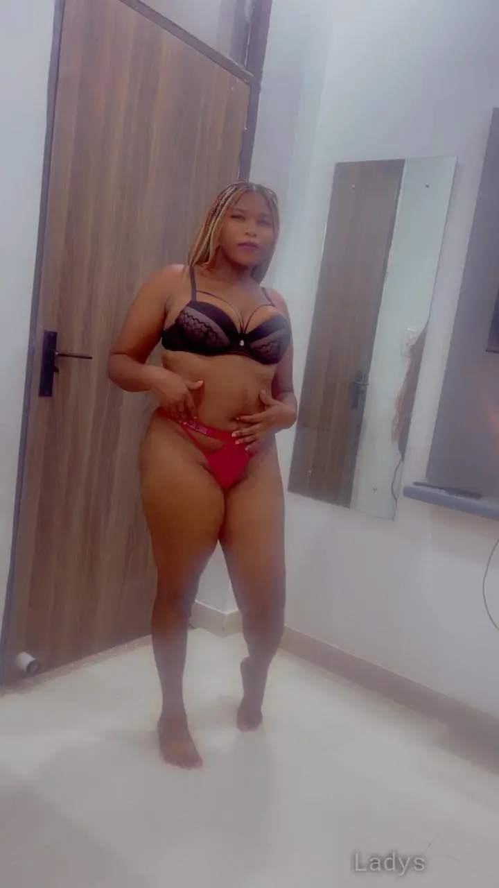 Mimi, 25 years latina escorts girl, height 170 sm, Weight  kg, listcrawler Gurgaon
