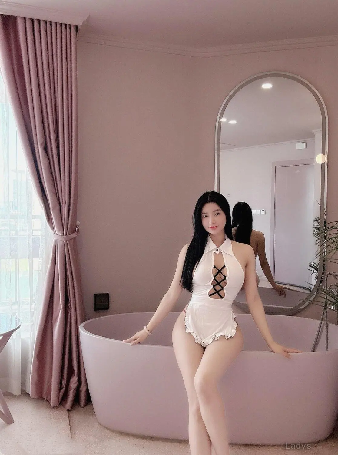 Linh, 25 years latina escorts girl, height 163 sm, Weight kg, listcrawler Hanoi