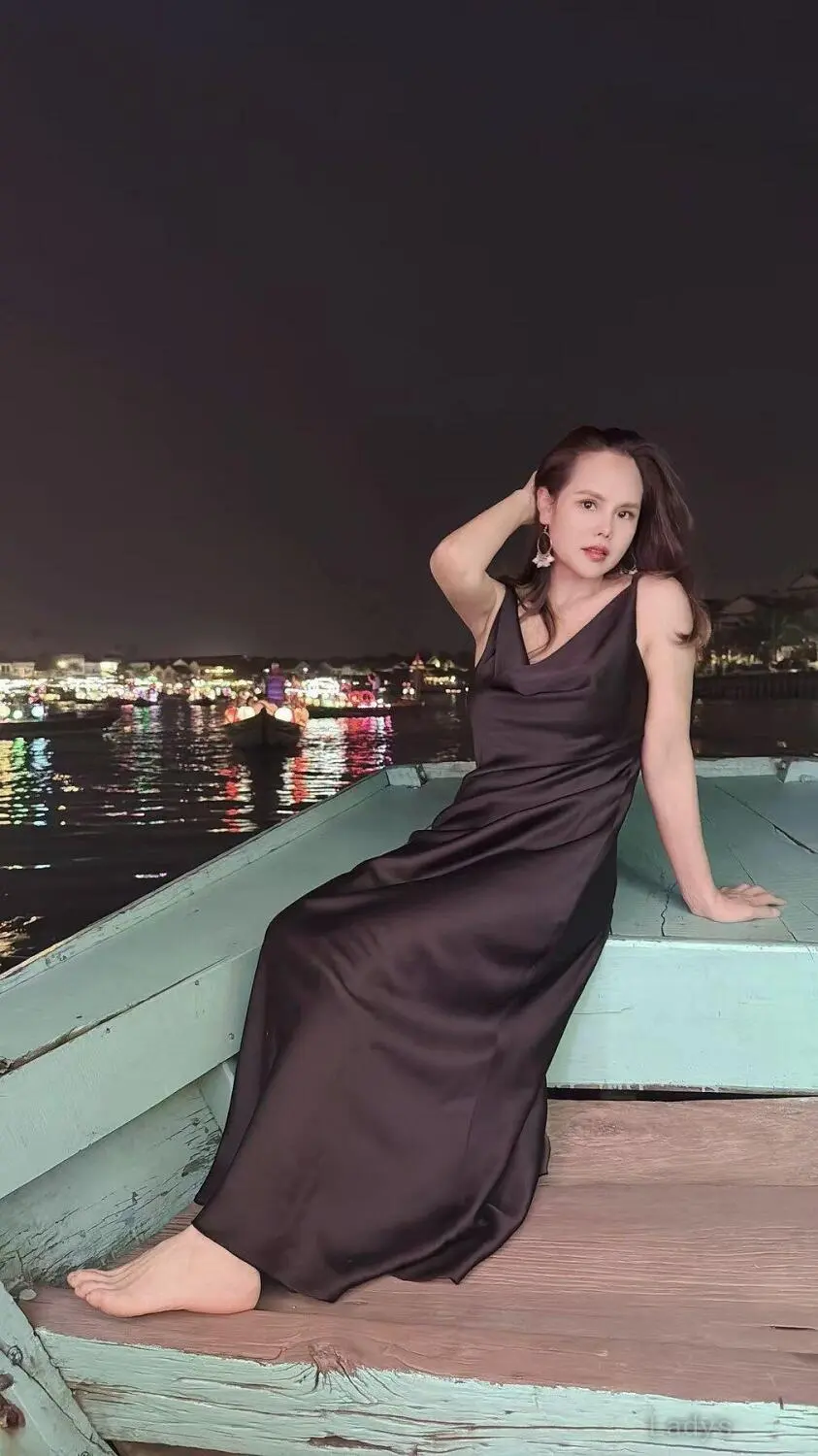 Vivian, 29 years latina escorts girl, height 160 sm, Weight kg, listcrawler Hanoi