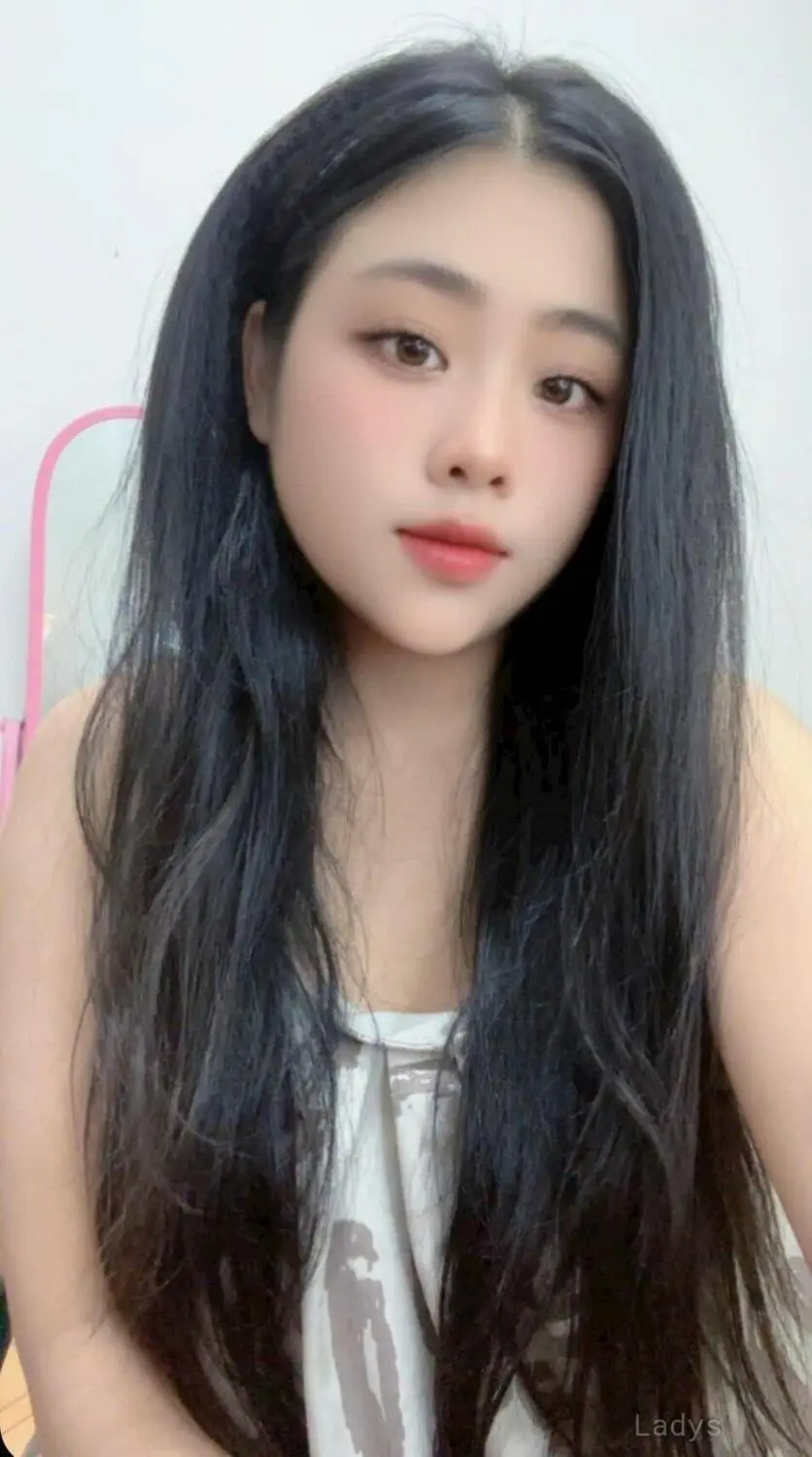 Yiuyiu, 22 years latina escorts girl, height 159 sm, Weight kg, listcrawler Hanoi
