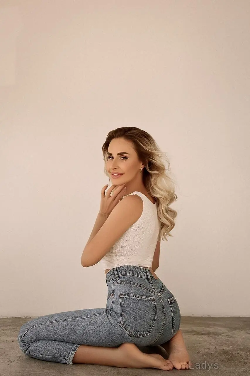 Aiza, 39 years latina escorts girl, height 170 sm, Weight  kg, listcrawler Hong Kong