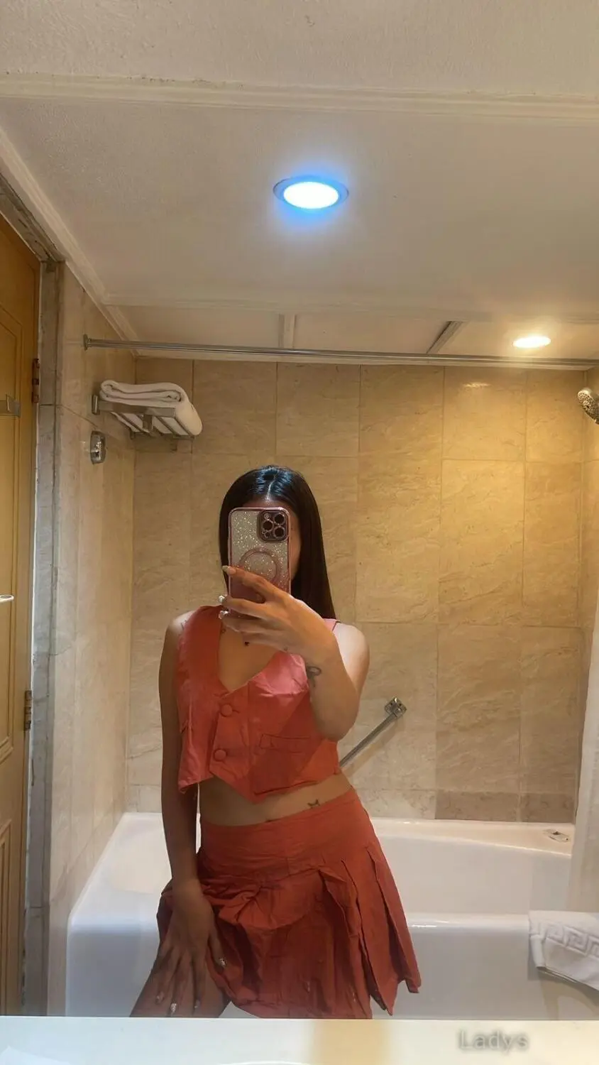 Natasha, 22 years latina escorts girl, height 165 sm, Weight  kg, listcrawler Hong Kong
