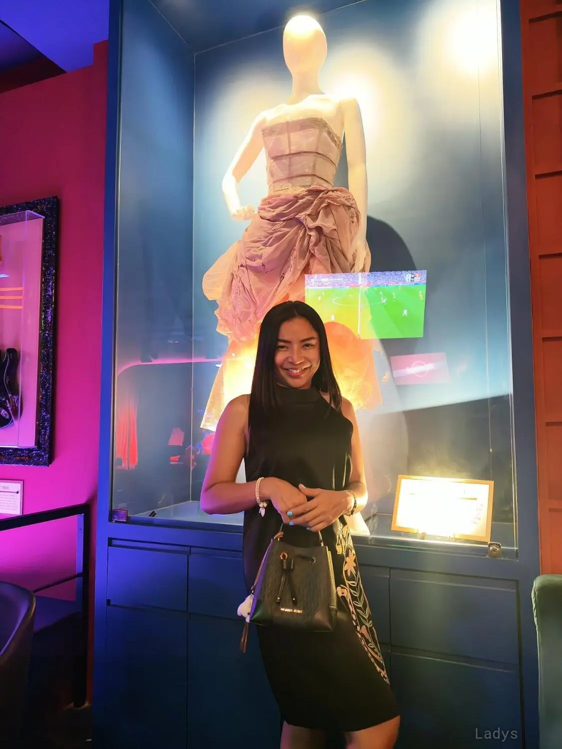 Susi, 36 years latina escorts girl, height 150 sm, Weight  kg, listcrawler Hua Hin
