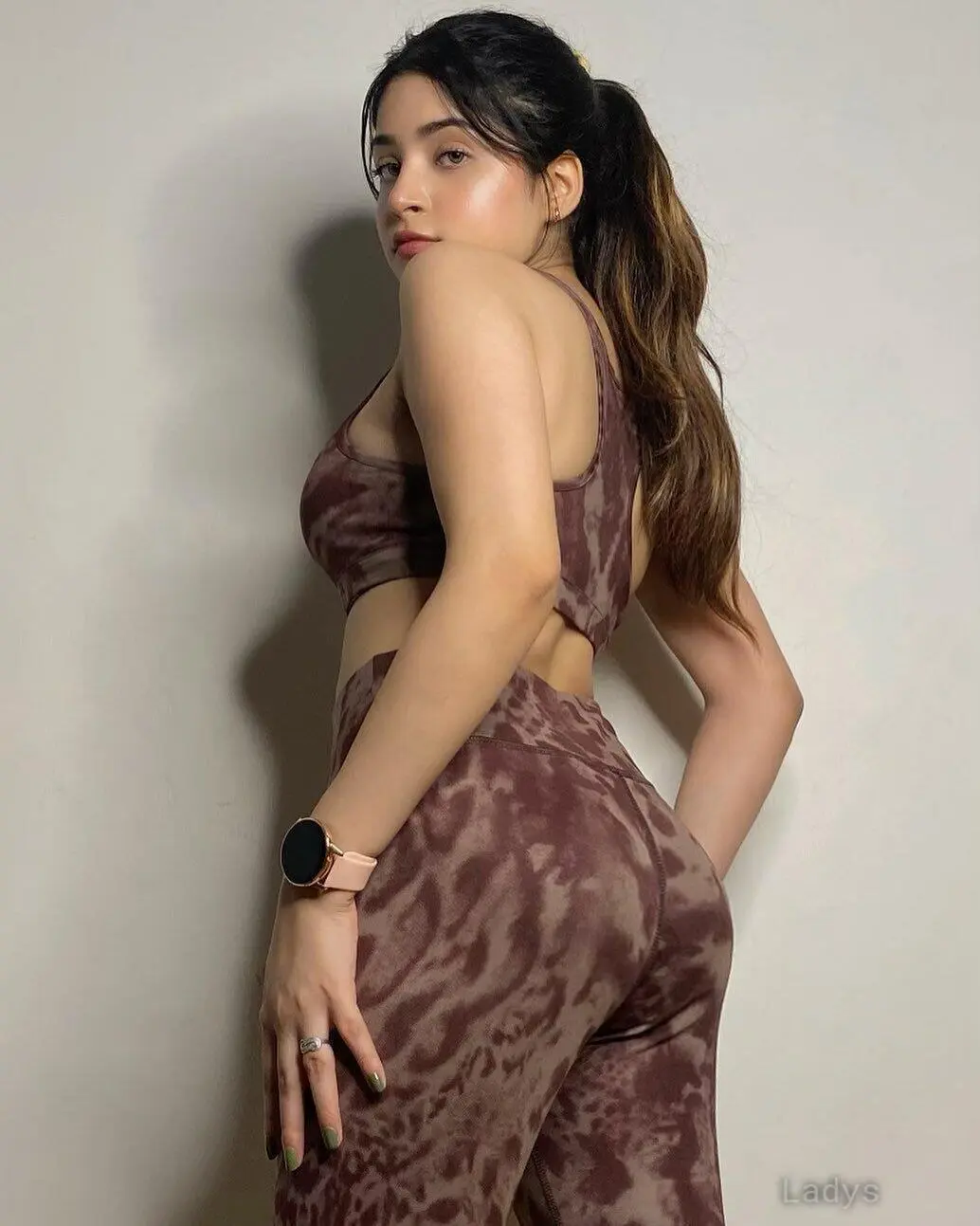Khushi, 23 years latina escorts girl, height 153 sm, Weight  kg, listcrawler Hyderabad