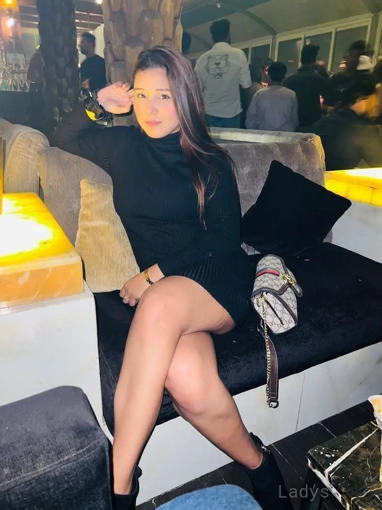 Priyanka, 22 years latina escorts girl, height 190 sm, Weight  kg, listcrawler Jaipur