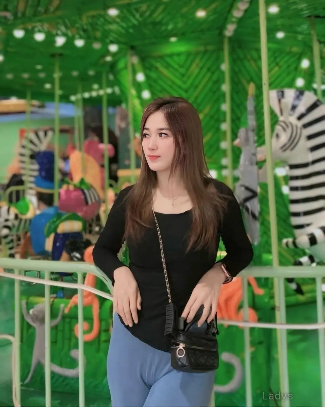 Intan, 22 years latina escorts girl, height 165 sm, Weight  kg, listcrawler Jakarta