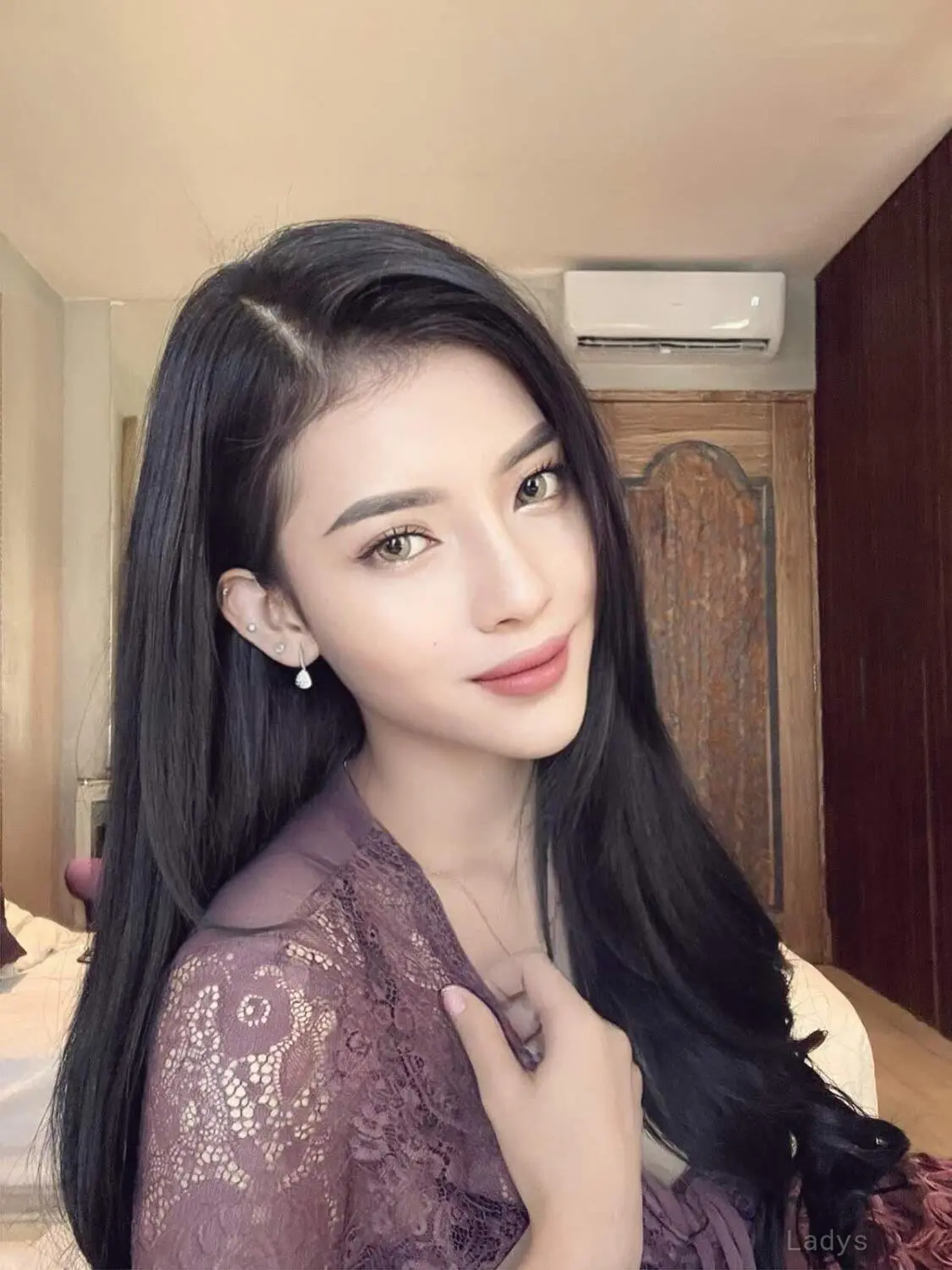 Meeylin, 22 years latina escorts girl, height 165 sm, Weight  kg, listcrawler Jakarta