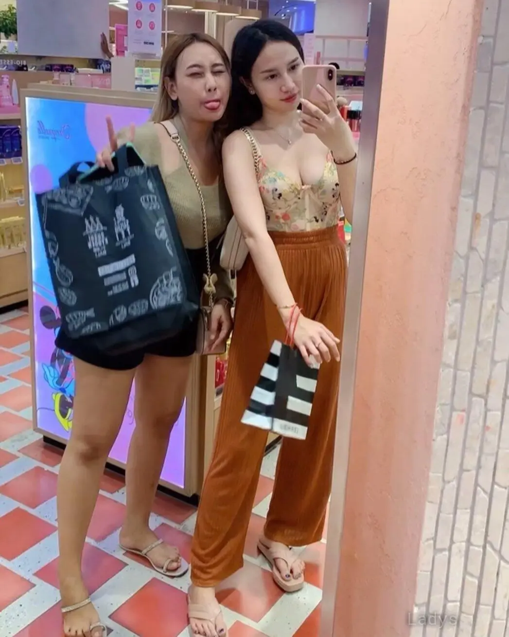 Queen, 22 years latina escorts girl, height 168 sm, Weight kg, listcrawler Jakarta