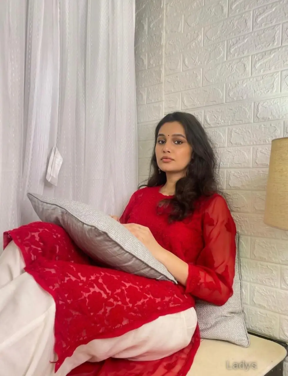 Mira, 22 years latina escorts girl, height 165 sm, Weight kg, listcrawler Jeddah