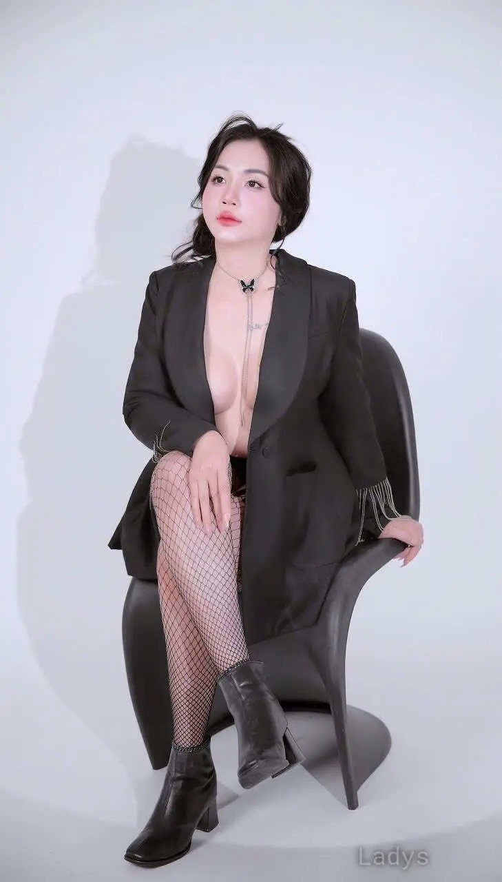 Jessi, 23 years latina escorts girl, height 165 sm, Weight  kg, listcrawler Juffair