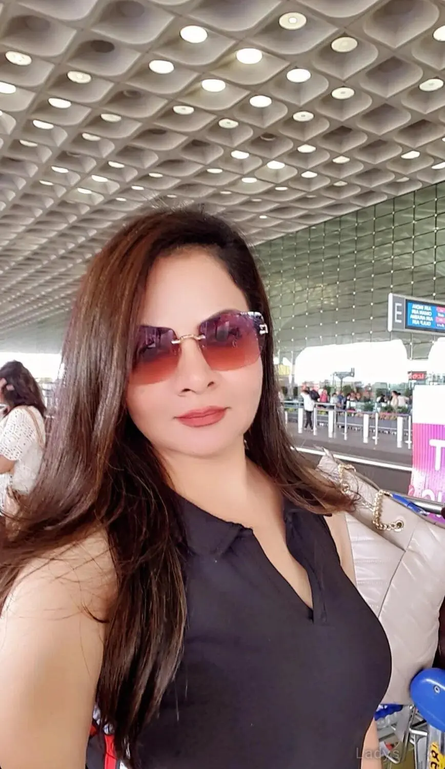 Mahima, 22 years latina escorts girl, height 160 sm, Weight kg, listcrawler Kandy