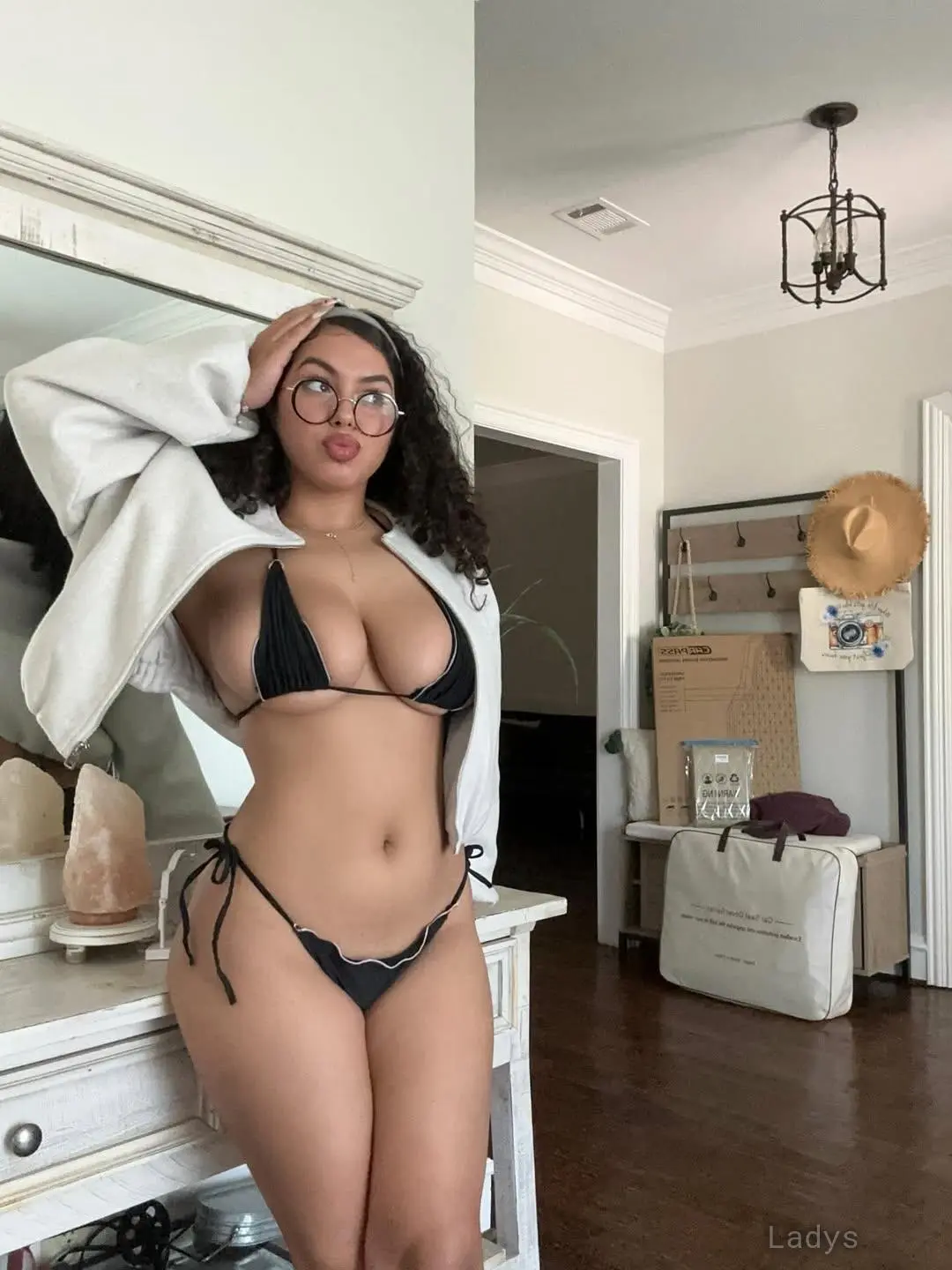 Nicole, 23 years latina escorts girl, height 164 sm, Weight 36 kg, listcrawler Kansas City